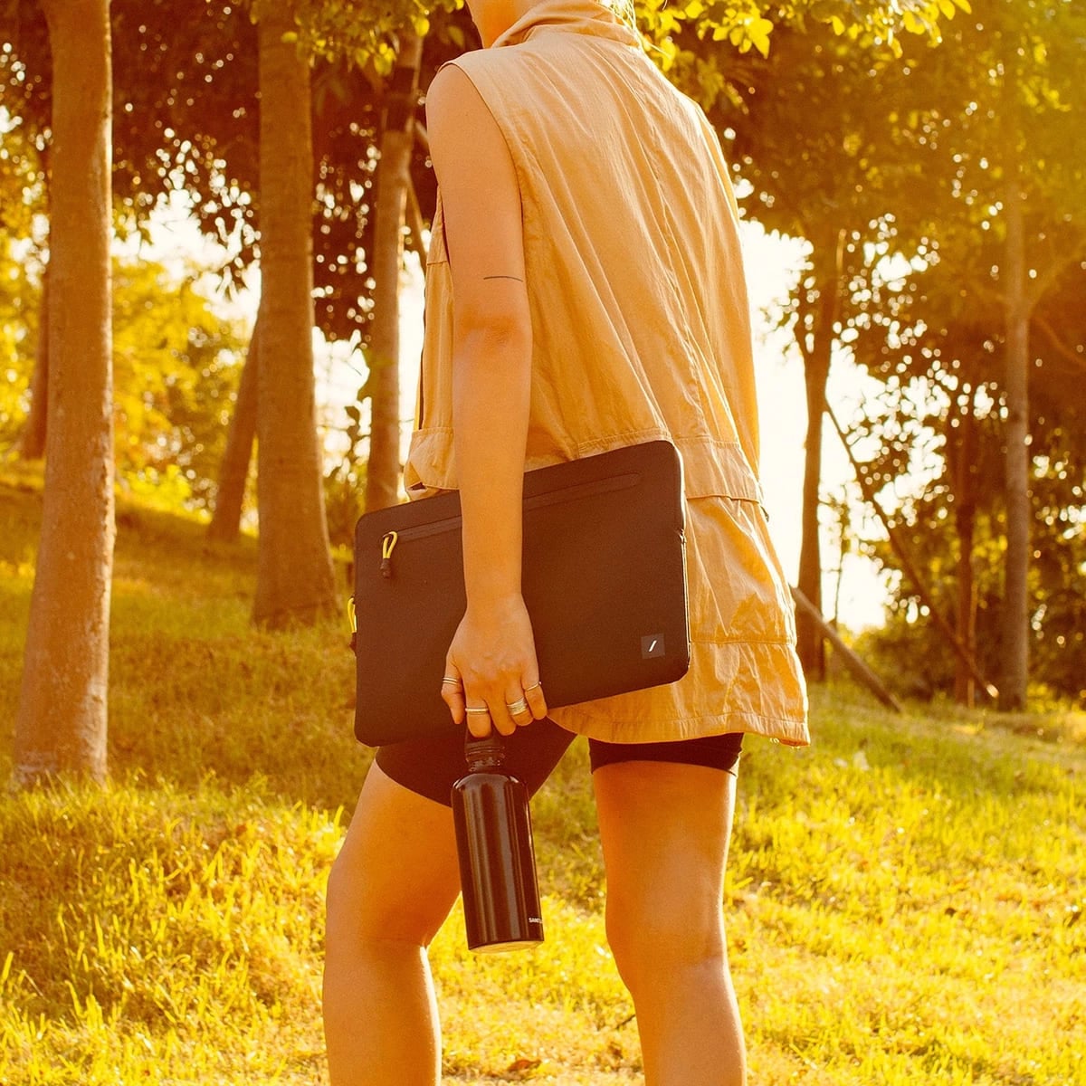 Native Union Ultralight Sleeve Etui ochronne do Macbook Pro 16 - Czarne