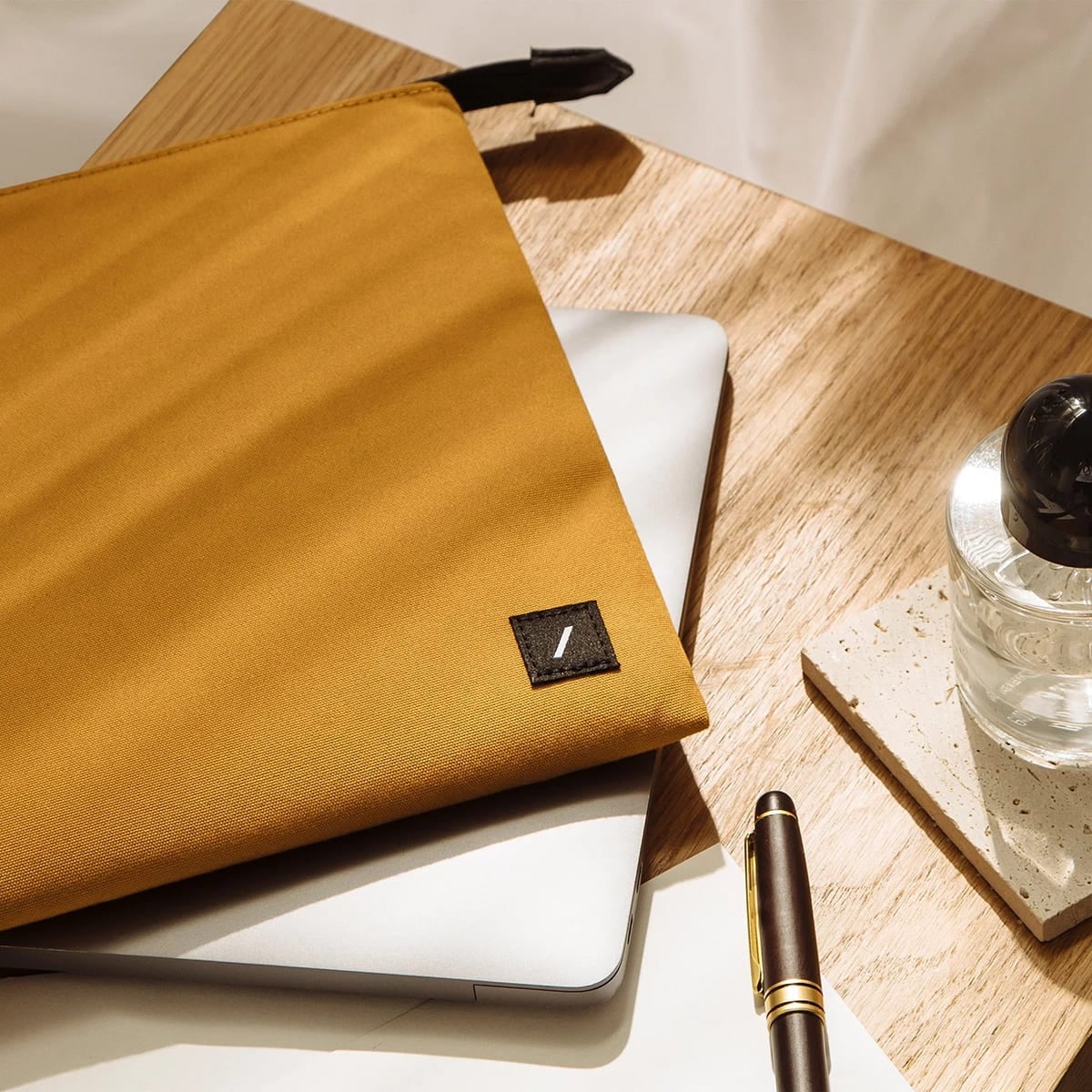 Native Union W.F.A Sleeve Etui ochronne do Macbook Air 13 - Brązowe (kraft)