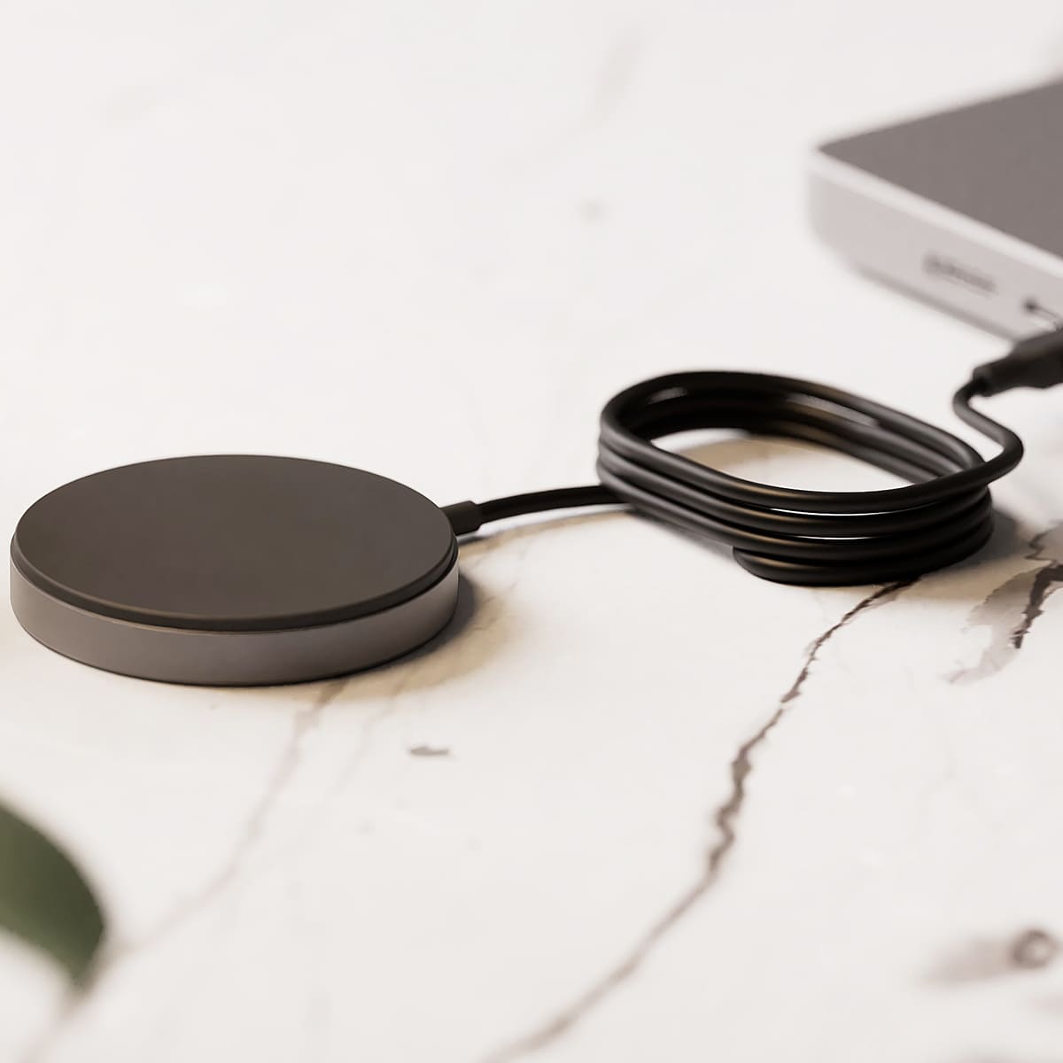 ZENS Aluminium Pro 1 Ładowarka bezprzewodowa 15W kompatybilna z MagSafe - Czarna