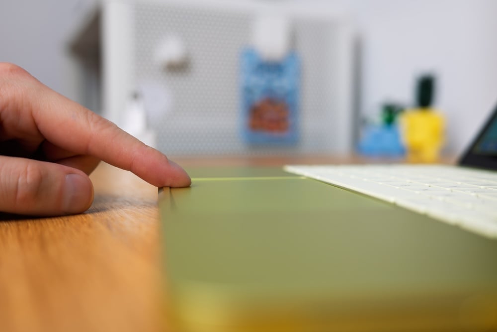 Apple MacBook Neo 8GB RAM / 256GB SSD / Cytrusowożółty (Citrus) - klawiatura i gładzik