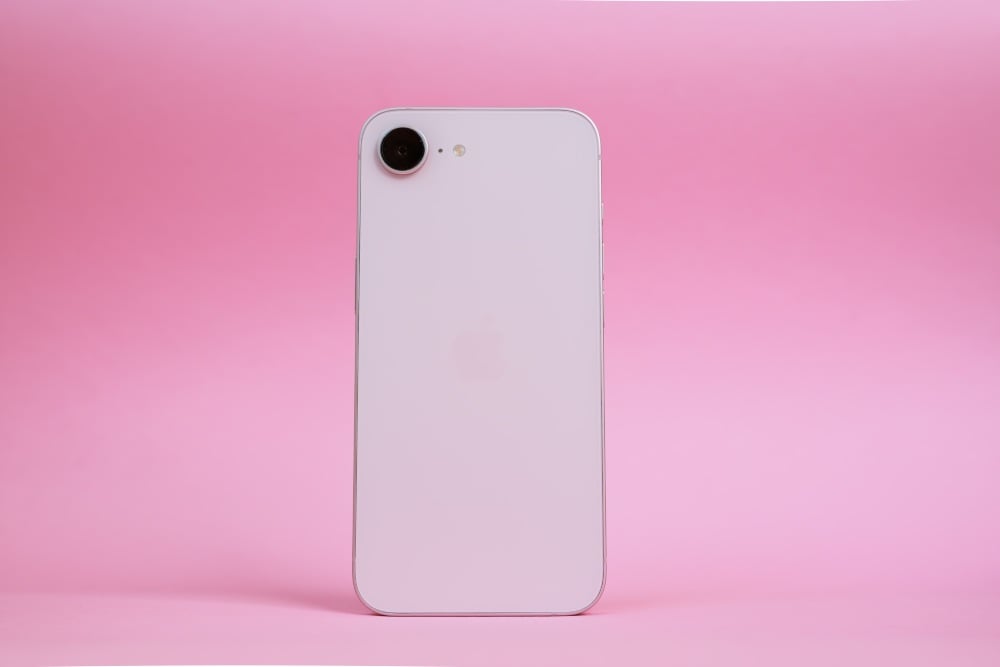 Apple iPhone 17e 256GB Jasnoróżowy (Soft Pink) - aparat tył