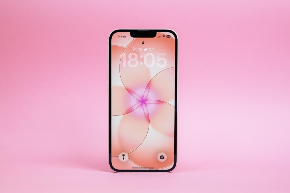 Apple iPhone 17e 256GB Jasnoróżowy (Soft Pink) - ekran