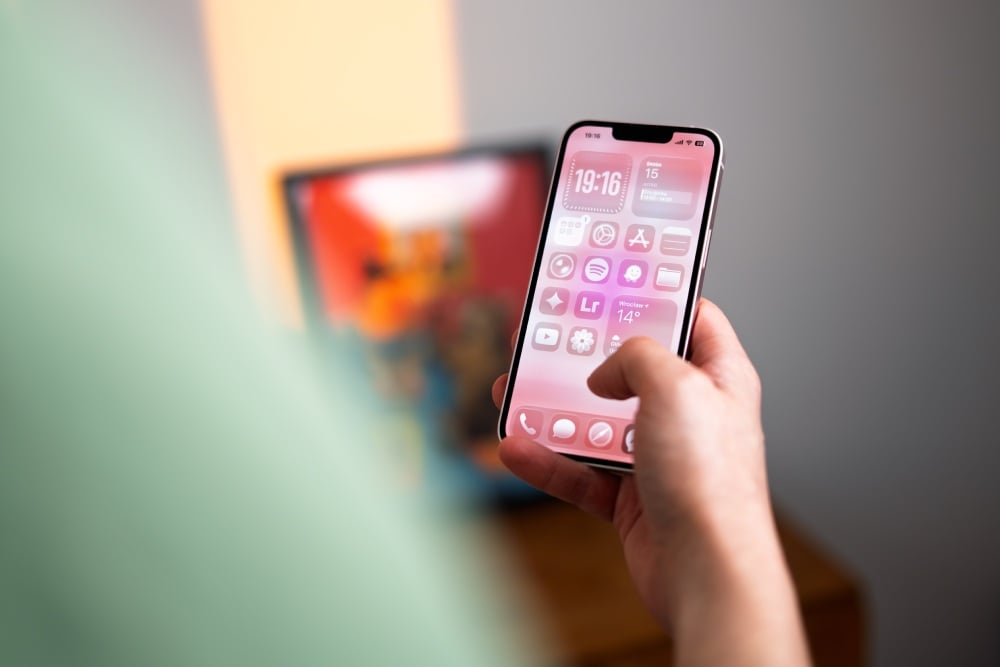 Apple iPhone 17e 256GB Jasnoróżowy (Soft Pink) - ekran