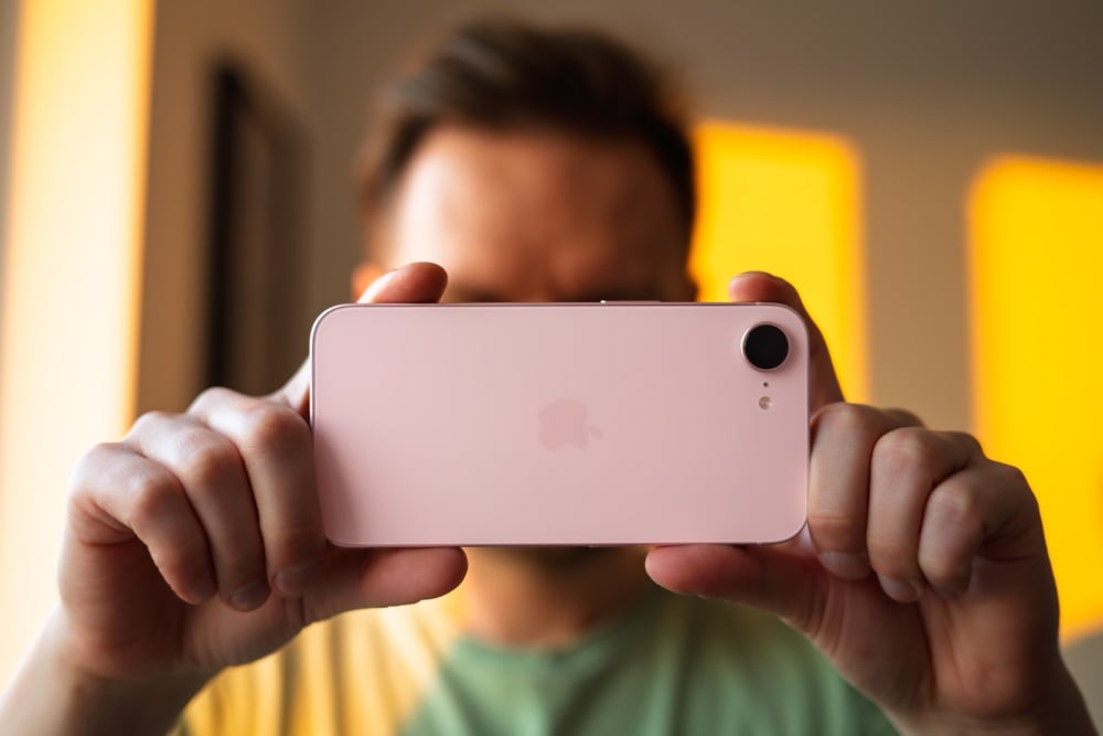 Apple iPhone 17e 256GB Jasnoróżowy (Soft Pink) - aparat tył