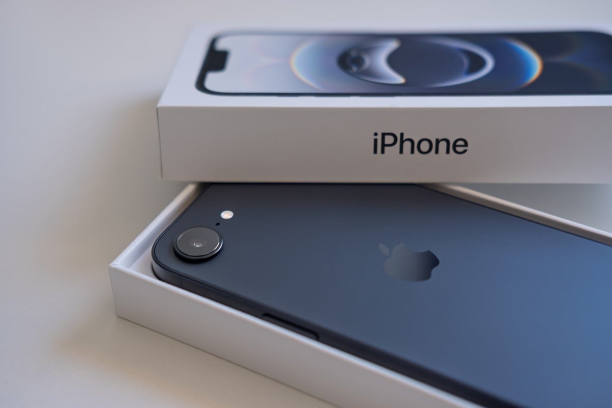 Apple iPhone 16e 128GB Czarny (Black) - MD1Q4HX/A Apple iPhone 16e 128GB Czarny (Black) - MD1Q4HX/A