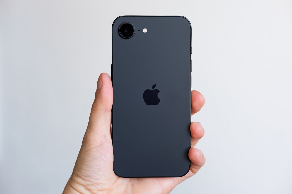 Apple iPhone 16e 128GB Czarny (Black) - MD1Q4HX/A Apple iPhone 16e 128GB Czarny (Black) - MD1Q4HX/A