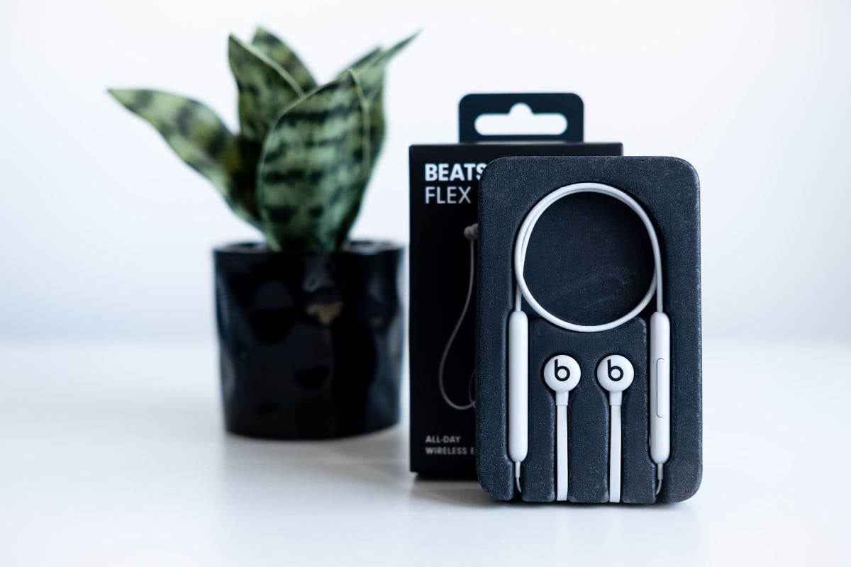 Beats Flex – bezprzewodowe słuchawki douszne - Przydymiony Szary Beats Flex – bezprzewodowe słuchawki douszne - Przydymiony Szary