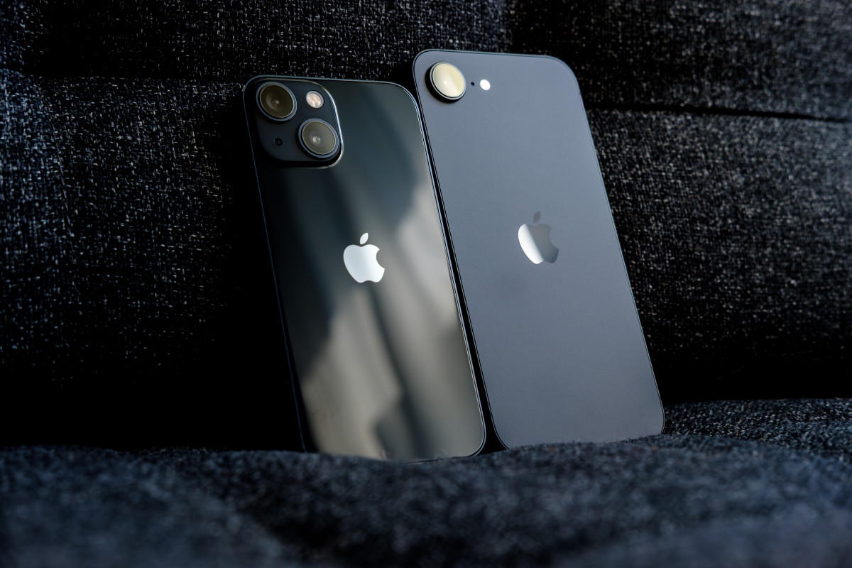 Tył obudowy iPhone 13 mini Vs 16e