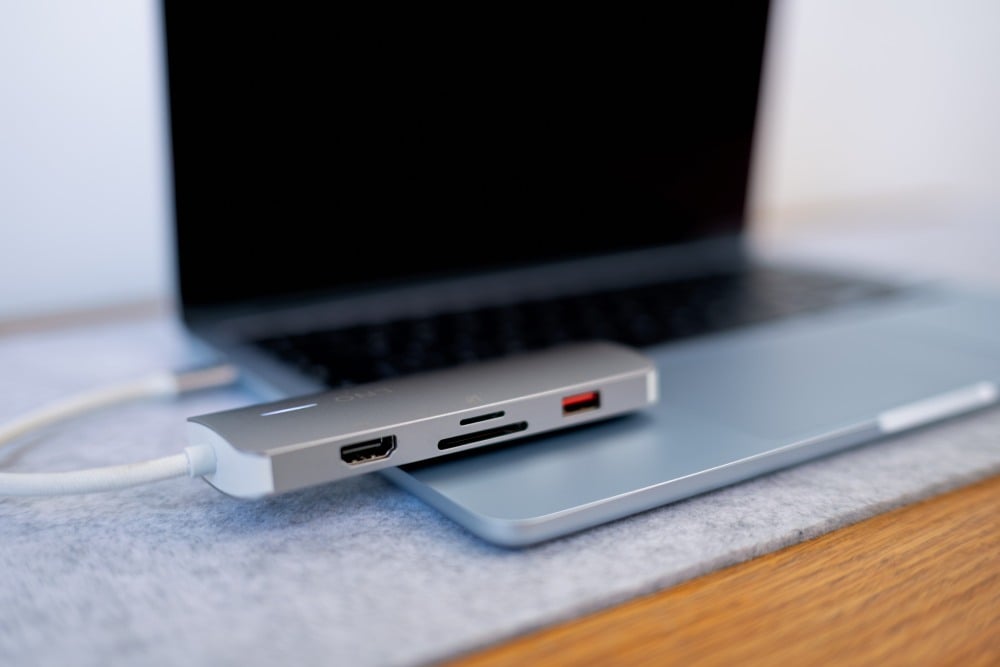 Apple MacBook Air 13 M5/16GB/512GB/10-core CPU+8-core GPU/Błękitny (Sky Blue) - MDHH4ZE/A + hub LINQ