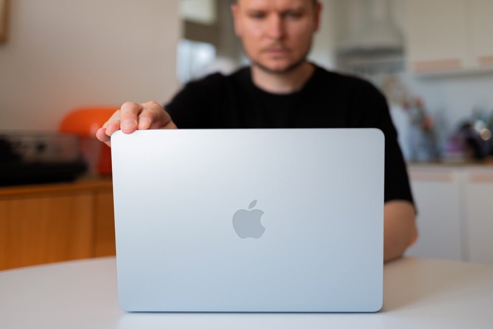 Praca na Apple MacBook Air 13 M5/16GB/512GB/10-core CPU+8-core GPU/Błękitny (Sky Blue) - MDHH4ZE/A