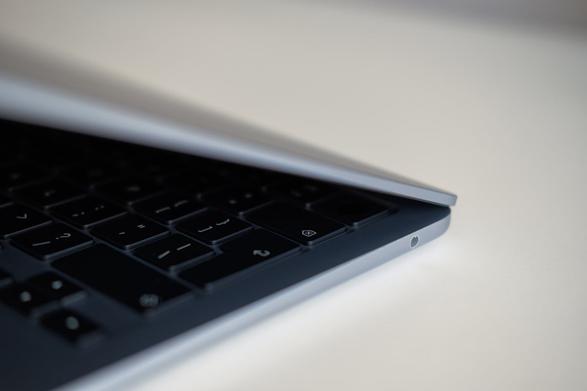 Apple MacBook Air 13 M4 16GB/256GB/Błękitny (Sky Blue) - MC6T4ZE/A - porty Apple MacBook Air 13 M4 16GB/256GB/Błękitny (Sky Blue) - MC6T4ZE/A - porty