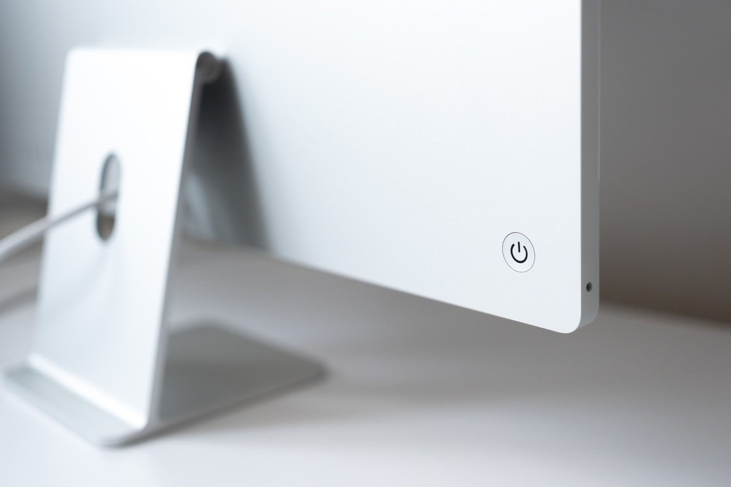 iMac M3 - przycisk zasilania