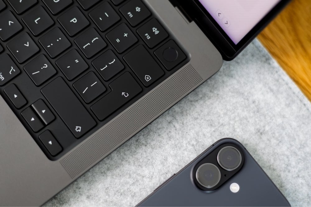 Apple MacBook Pro 14 M5 Pro/24GB/1TB/Gwiezdna czerń (Space Black) - MGDR4ZE/A - glośniki