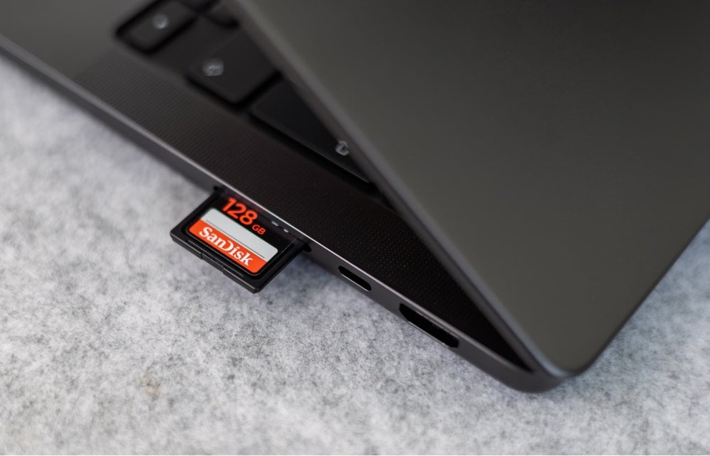 Apple MacBook Pro 14 M5 Pro/24GB/1TB/Gwiezdna czerń (Space Black) - MGDR4ZE/A - dostępne porty