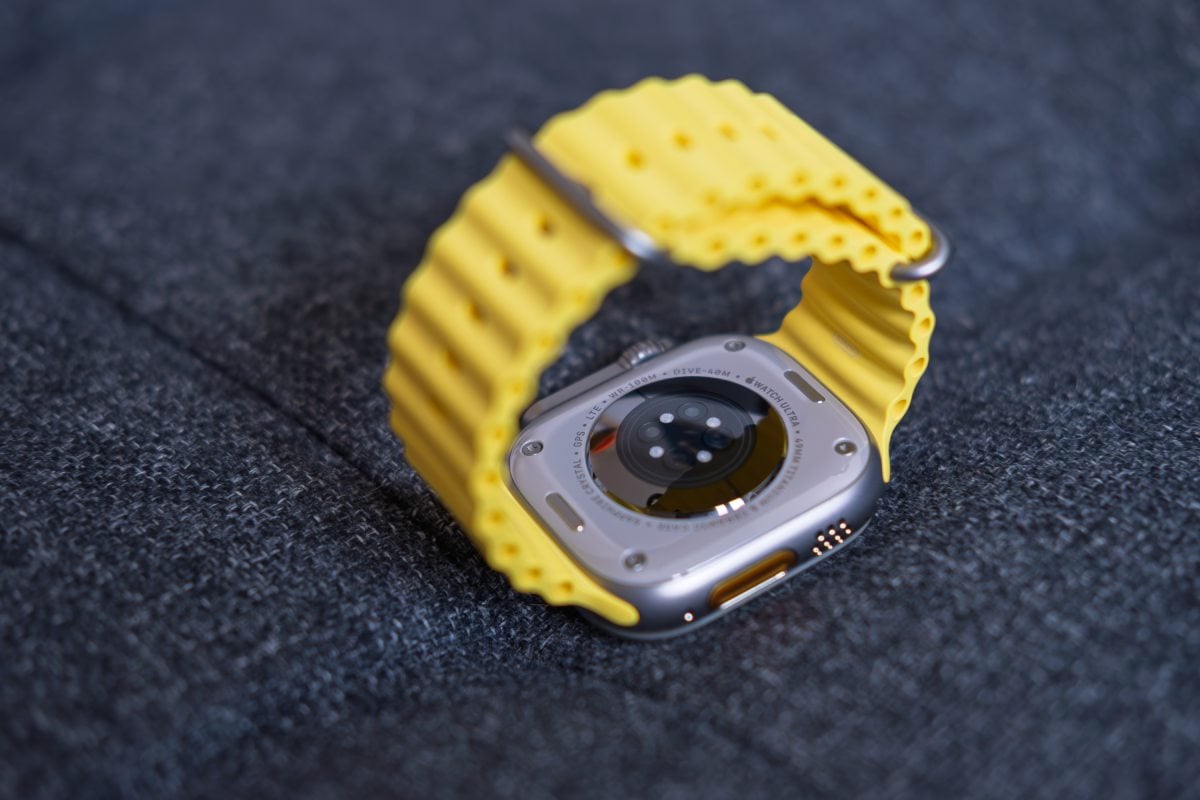 Apple Watch Ultra GPS + Cellular Koperta 49mm z tytanu z Paskiem Ocean w kolorze żółtym - FNHG3B/A