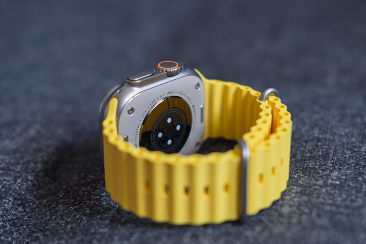 Apple Watch Ultra GPS + Cellular Koperta 49mm z tytanu z Paskiem Ocean w kolorze żółtym - FNHG3B/A