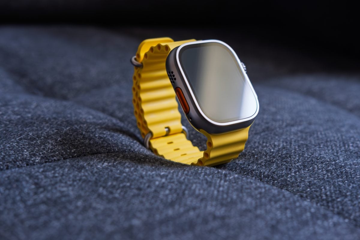 Apple Watch Ultra GPS + Cellular Koperta 49mm z tytanu z Paskiem Ocean w kolorze żółtym - FNHG3B/A