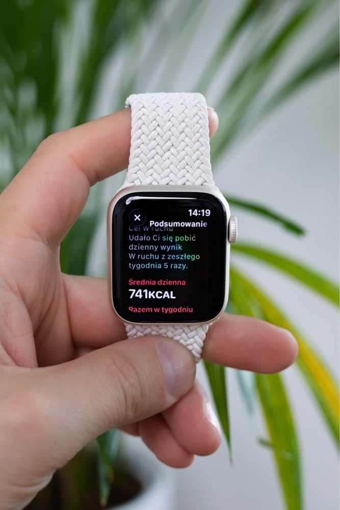 Apple Watch SE 3 GPS Koperta 40mm z Aluminium w kolorze Księżycowej poświaty - AWS3N1/Z - komfort noszenia Apple Watch SE 3 GPS Koperta 40mm z Aluminium w kolorze Księżycowej poświaty - AWS3N1/Z - komfort noszenia