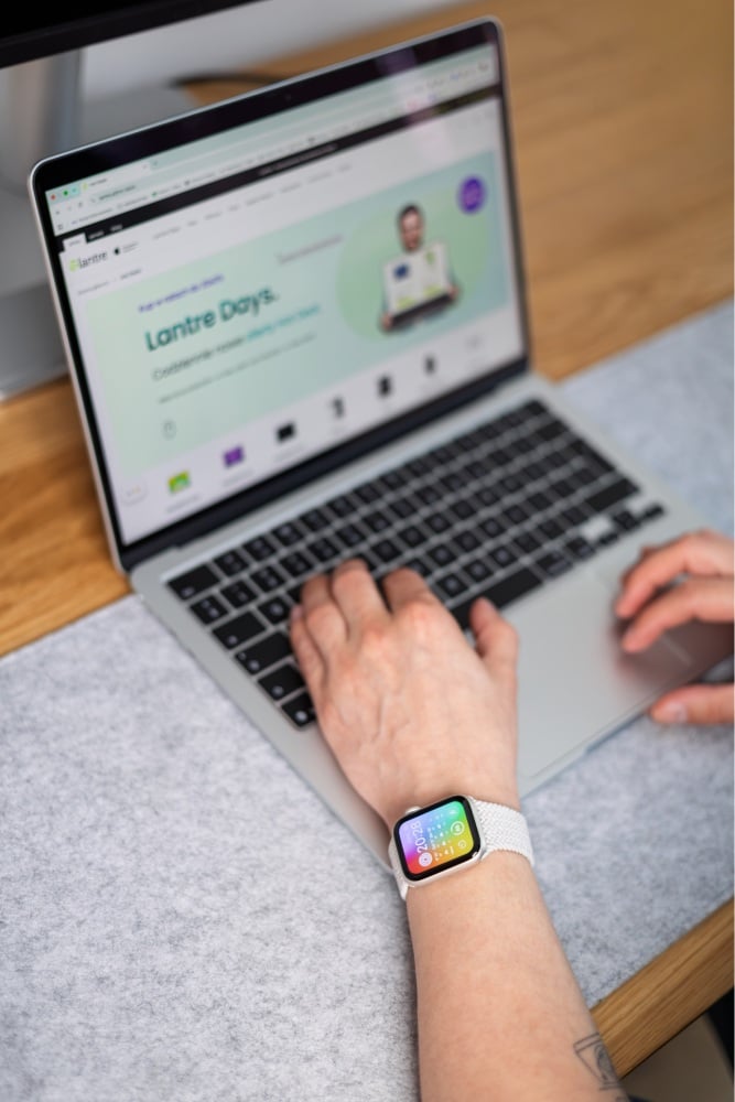 Apple Watch SE 3 GPS Koperta 40mm z Aluminium w kolorze Księżycowej poświaty - AWS3N1/Z - komfort noszenia Apple Watch SE 3 GPS Koperta 40mm z Aluminium w kolorze Księżycowej poświaty - AWS3N1/Z - komfort noszenia