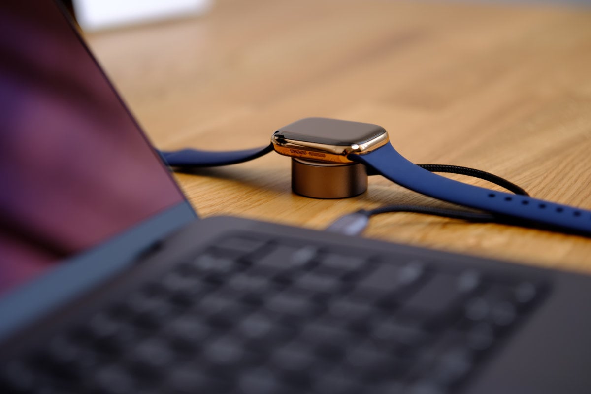 Apple Watch 11 42mm GPS Koperta z Tytanu w kolorze Złotym Apple Watch 11 42mm GPS Koperta z Tytanu w kolorze Złotym