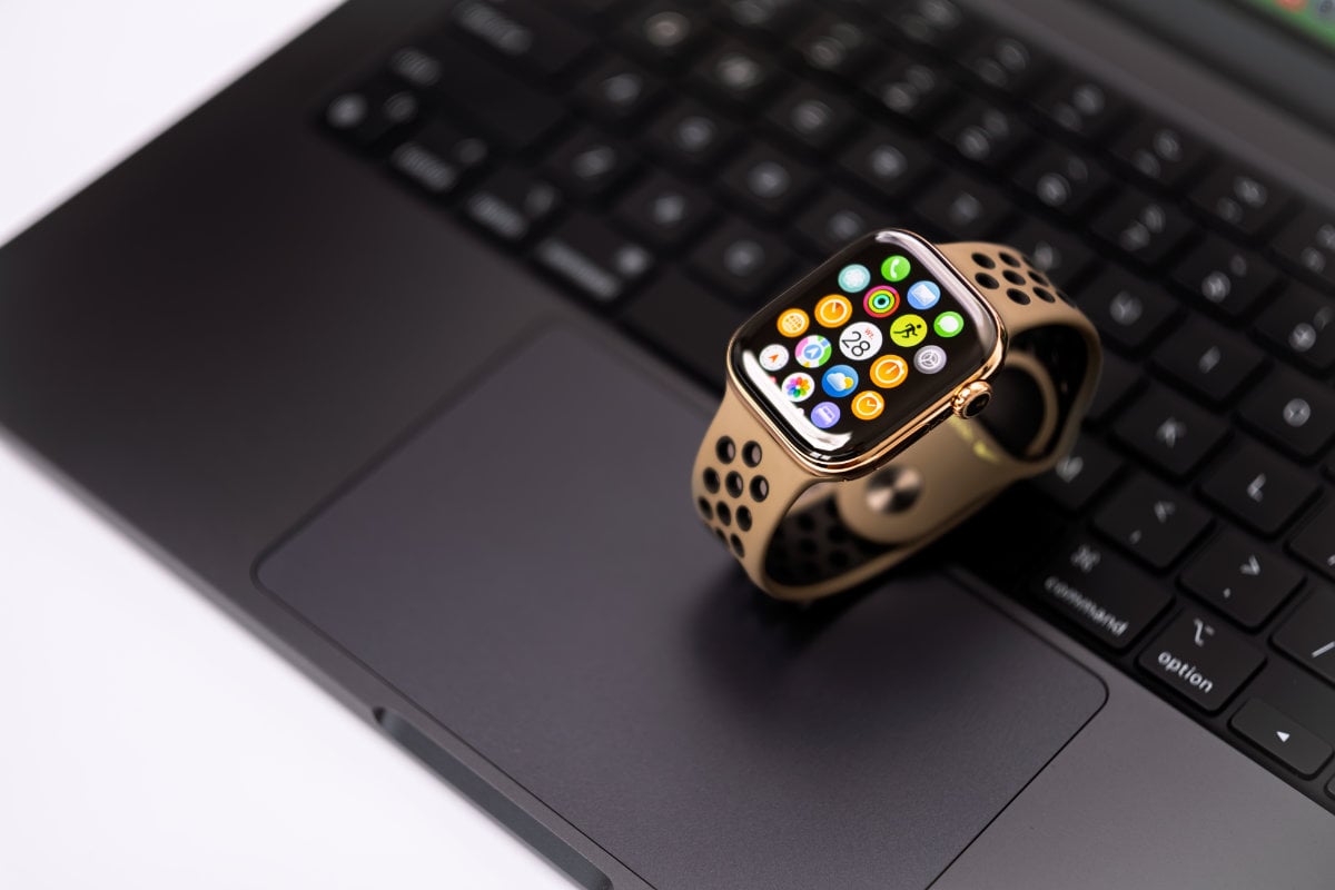 Apple Watch 11 42mm GPS Koperta z Tytanu w kolorze Złotym Apple Watch 11 42mm GPS Koperta z Tytanu w kolorze Złotym