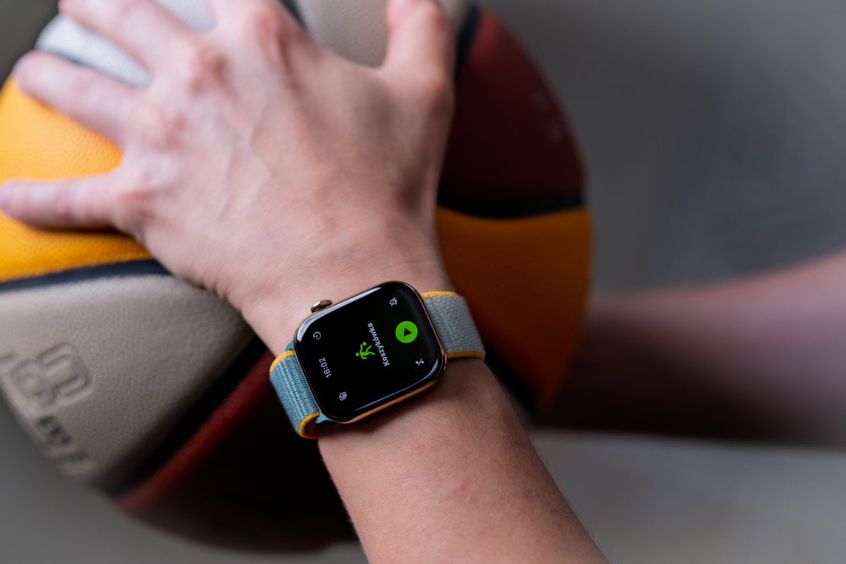 Apple Watch 11 42mm GPS Koperta z Tytanu w kolorze Złotym Apple Watch 11 42mm GPS Koperta z Tytanu w kolorze Złotym