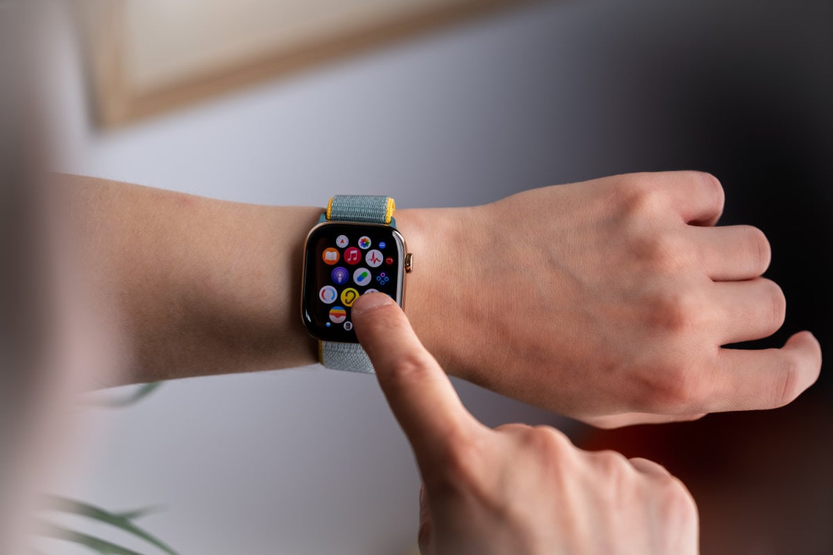 Apple Watch 11 42mm GPS Koperta z Tytanu w kolorze Złotym Apple Watch 11 42mm GPS Koperta z Tytanu w kolorze Złotym