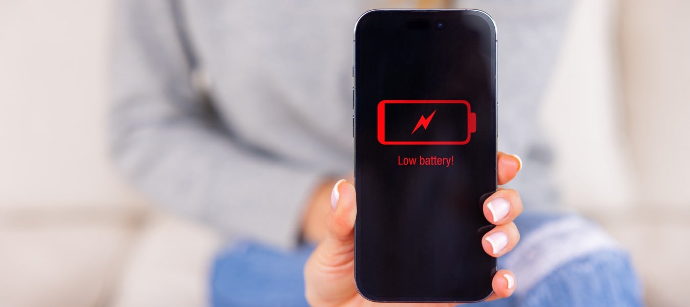 iPhone się nie ładuje - co zrobić? Przyczyny i rozwiązania krok po kroku