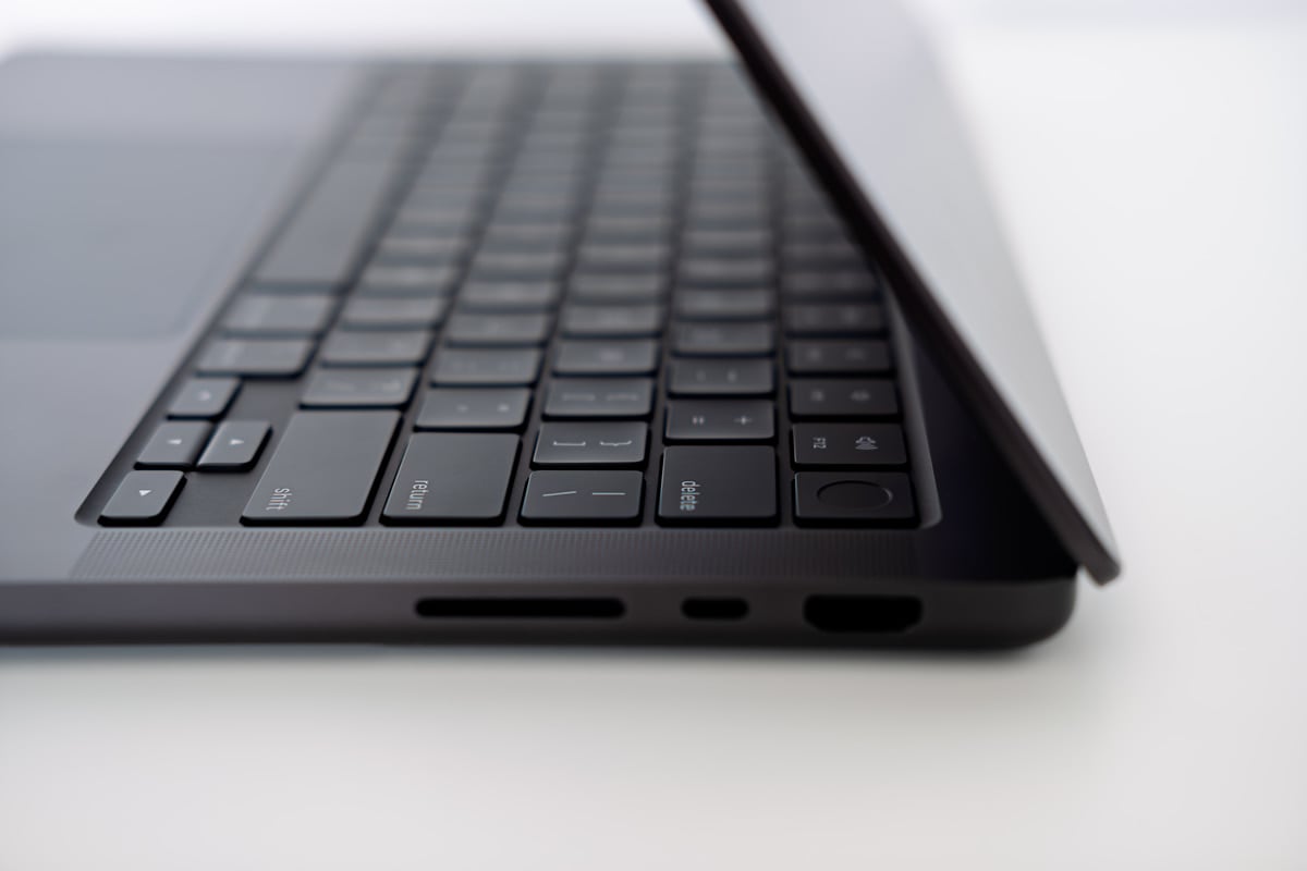 MacBook Pro M4 Gwiezdna czerń - wygląd