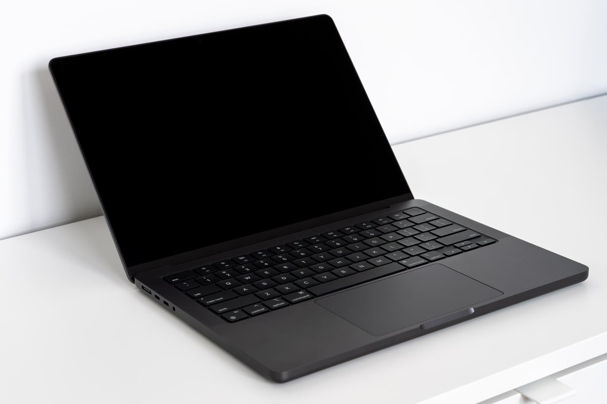 MacBook Pro M4 Gwiezdna czerń - wygląd