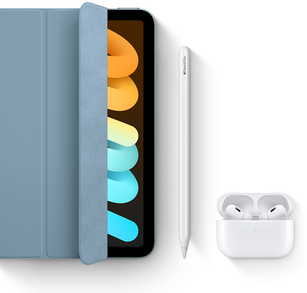 iPad mini pokazany w użyciu z etui Smart Folio, Apple Pencil Pro i AirPods Pro