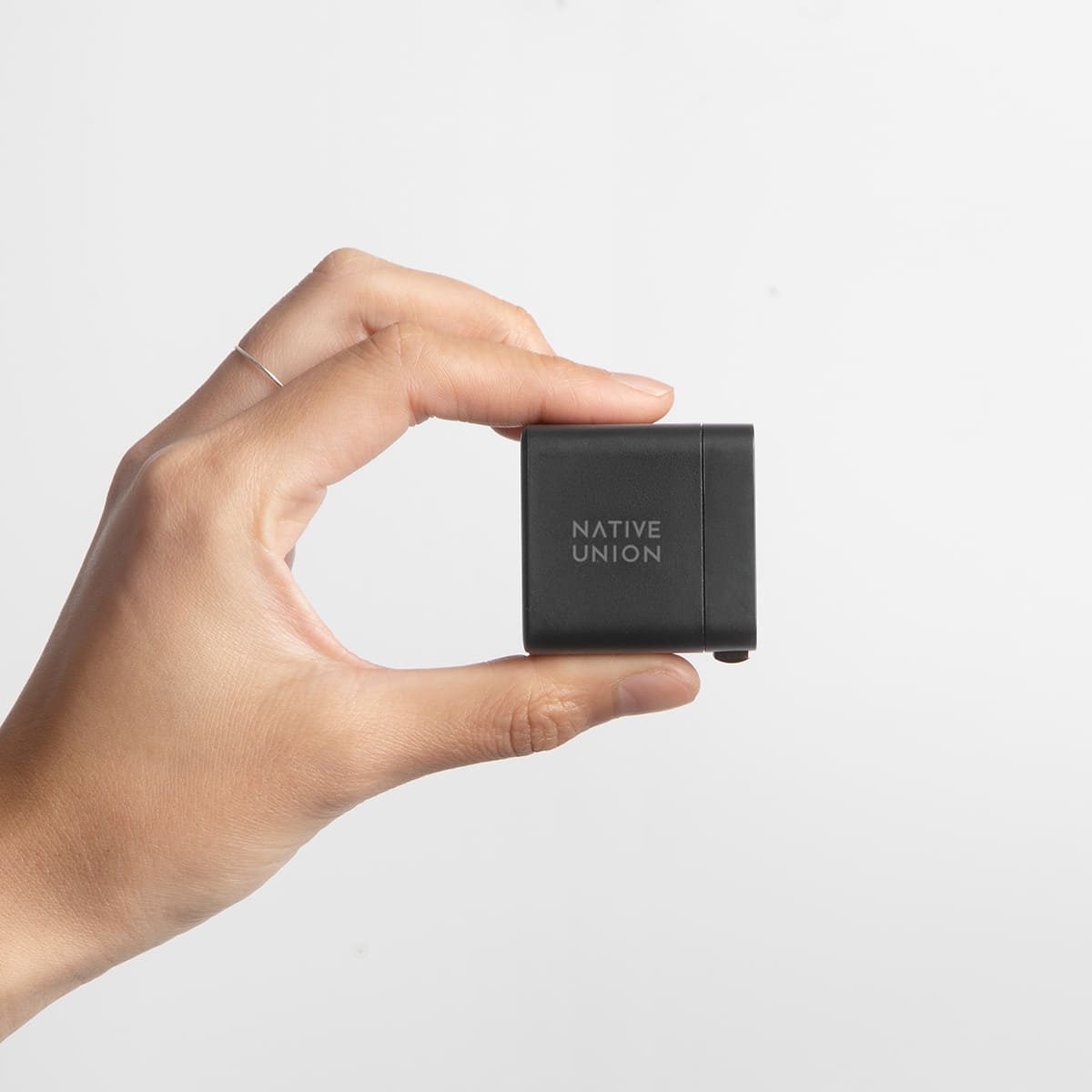 Native Union Fast GaN Ładowarka sieciowa 35W PD 2xUSB-C - Biała Native Union Fast GaN Ładowarka sieciowa 35W PD 2xUSB-C - Biała