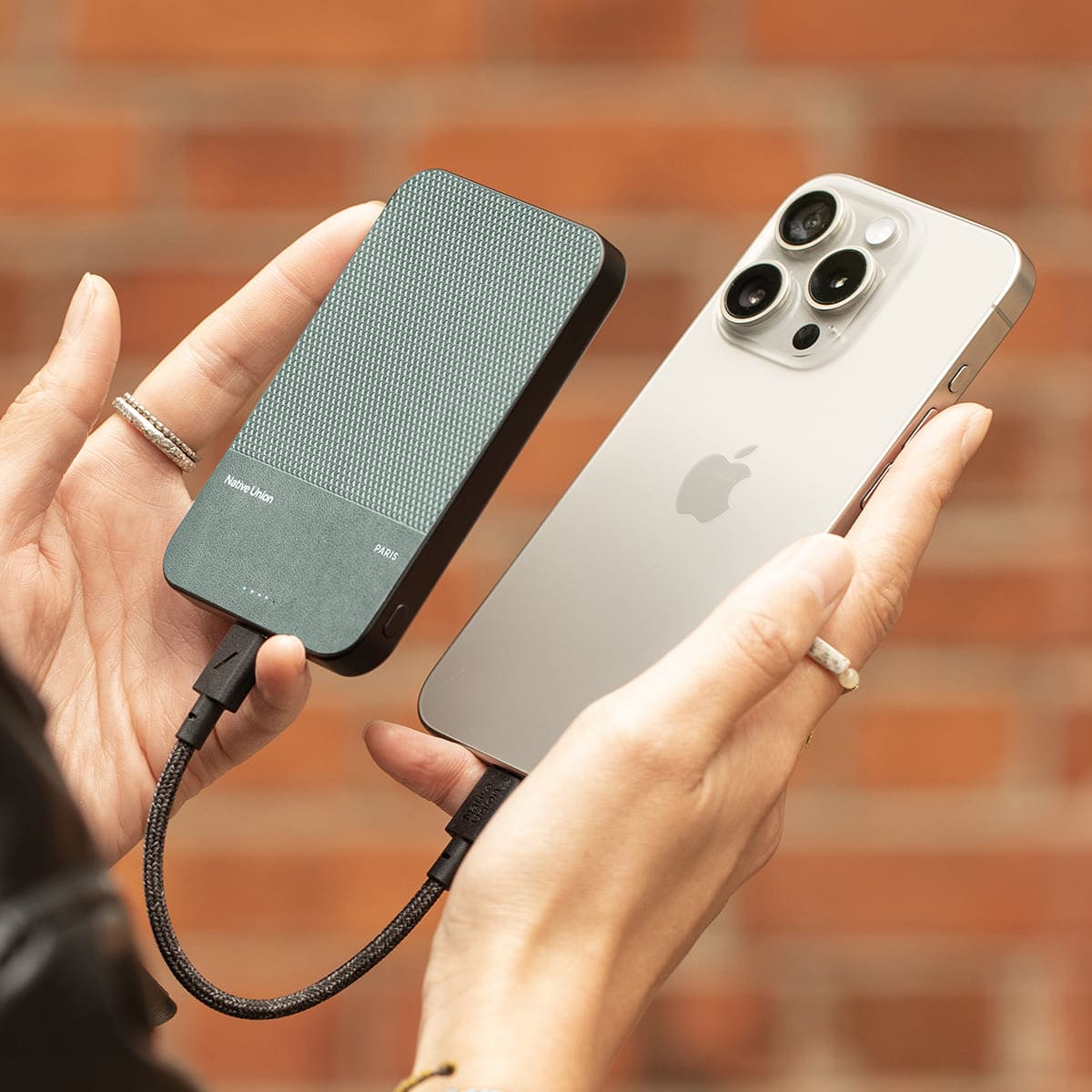 Native Union (Re)Classic Power Bank Magnetyczny powerbank 5000 mAh kompatybilny z MagSafe Native Union (Re)Classic Power Bank Magnetyczny powerbank 5000 mAh kompatybilny z MagSafe