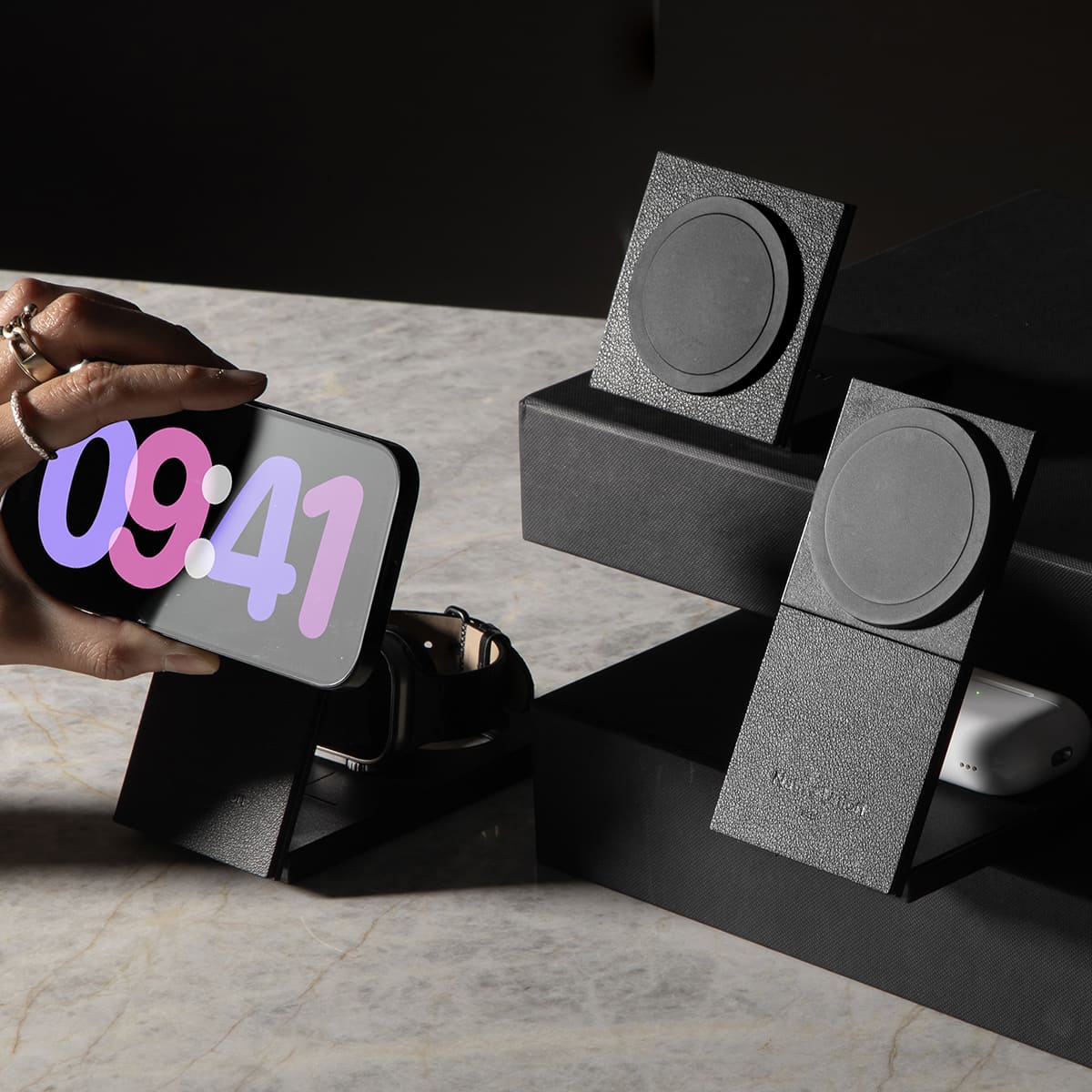 Native Union Rise Wireless Charger Bezprzewodowa ładowarka 15W do dwóch urządzeń kompatybilna z MagSafe Native Union Rise Wireless Charger Bezprzewodowa ładowarka 15W do dwóch urządzeń kompatybilna z MagSafe
