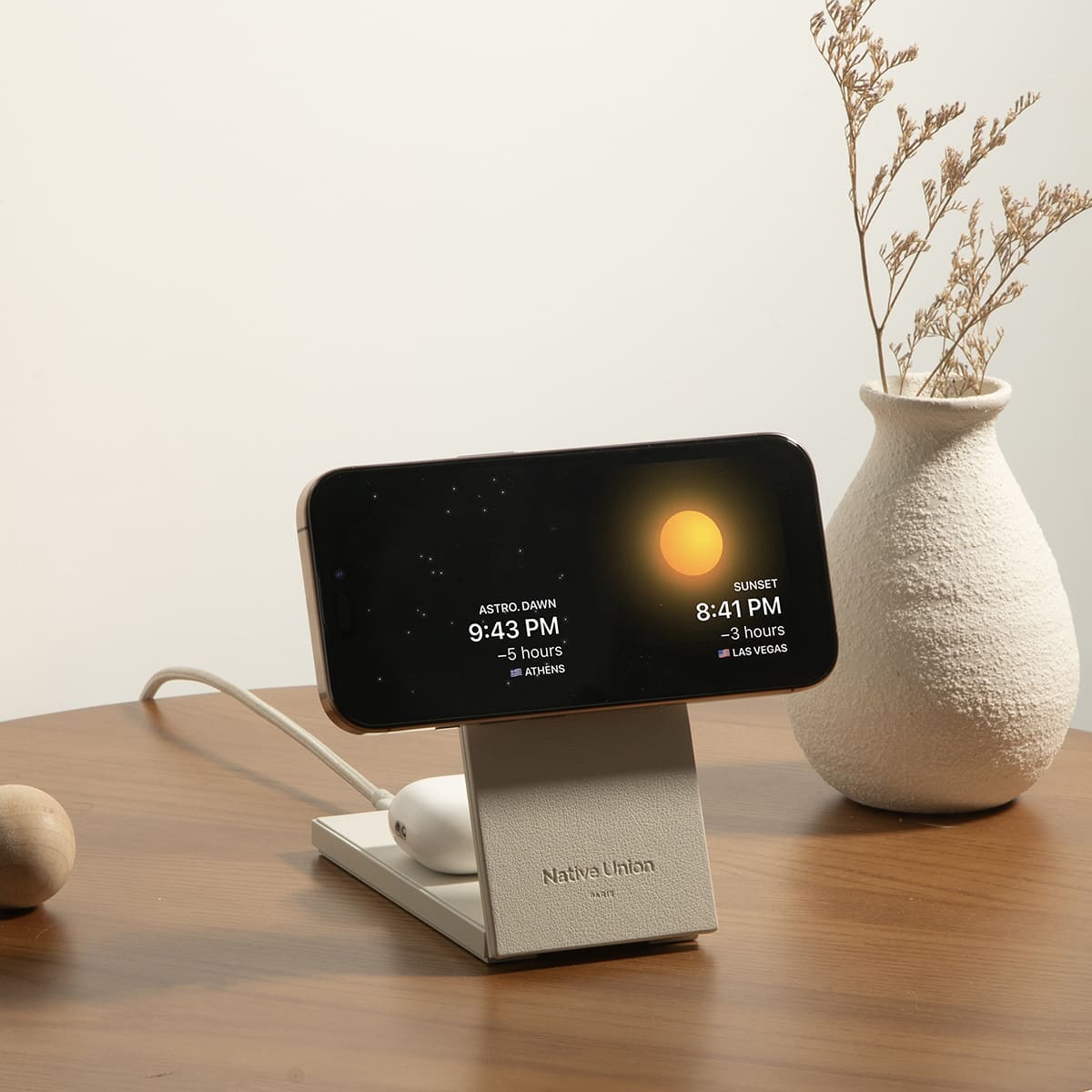 Native Union Rise Wireless Charger Bezprzewodowa ładowarka 15W do dwóch urządzeń kompatybilna z MagSafe - Piaskowa Native Union Rise Wireless Charger Bezprzewodowa ładowarka 15W do dwóch urządzeń kompatybilna z MagSafe - Piaskowa